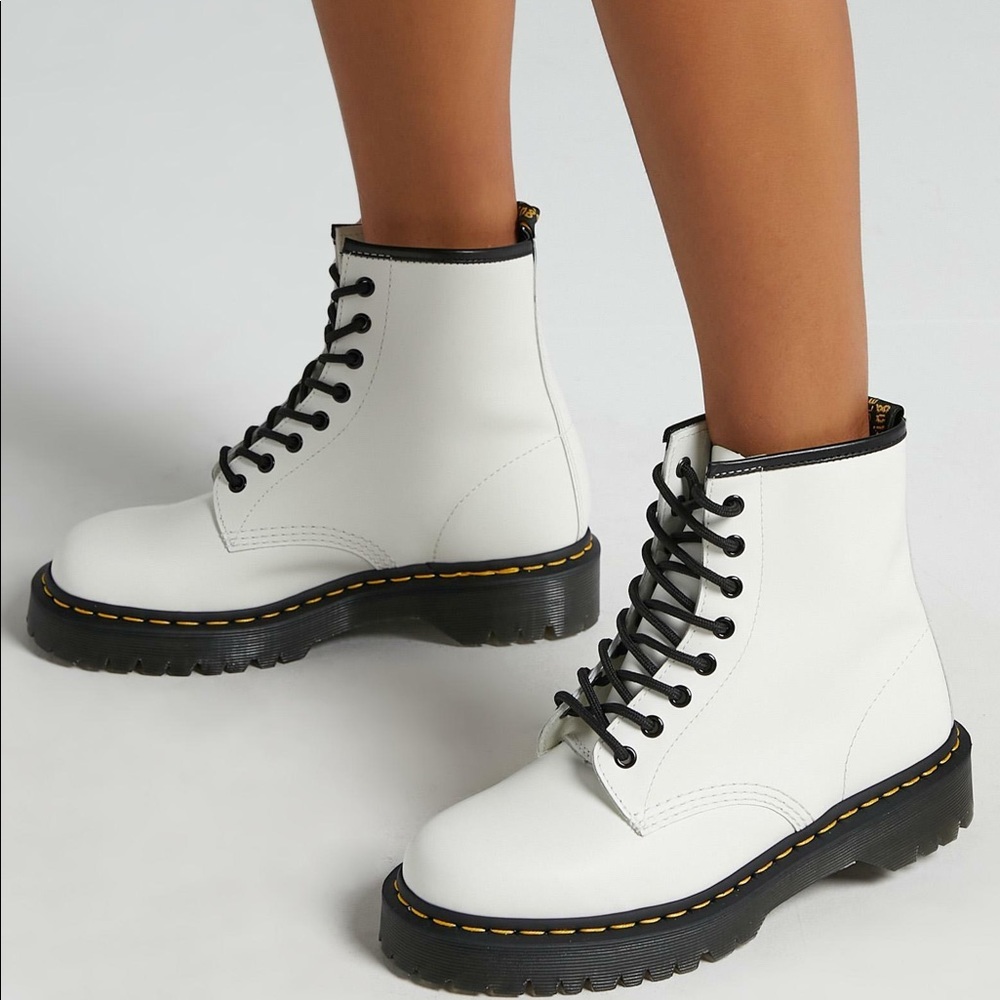 DR. MARTEN 1460 COMBAT BOOT - WOMEN'S